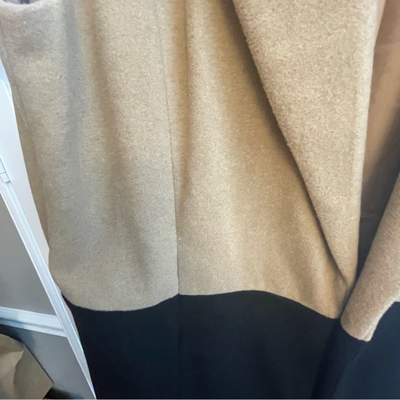 Elle Tan and Black Sleeveless Vest - Picture 3 of 8